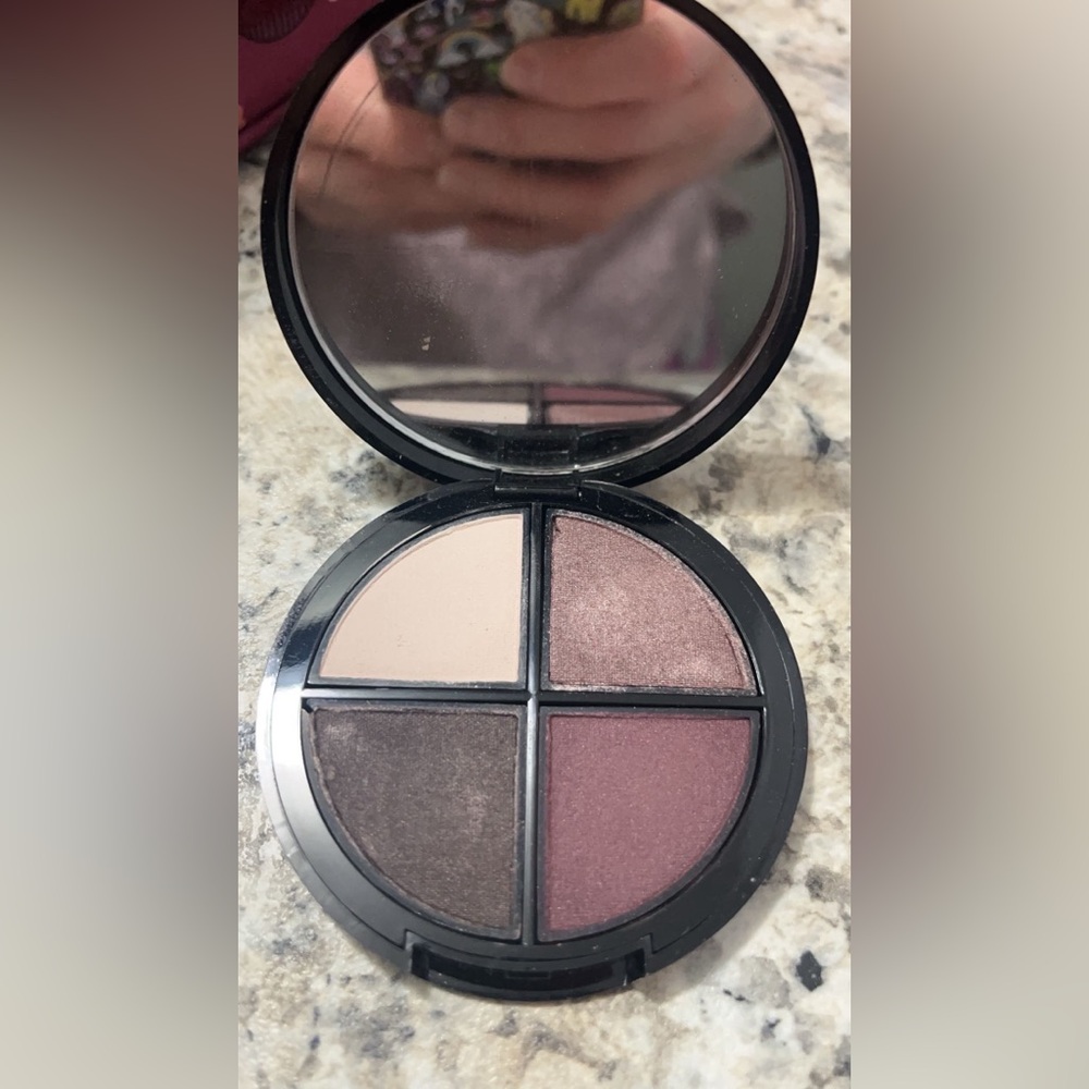 🌿👀 Mistura Beauty Eyeshadow Quad Pallette - Earthy Tones